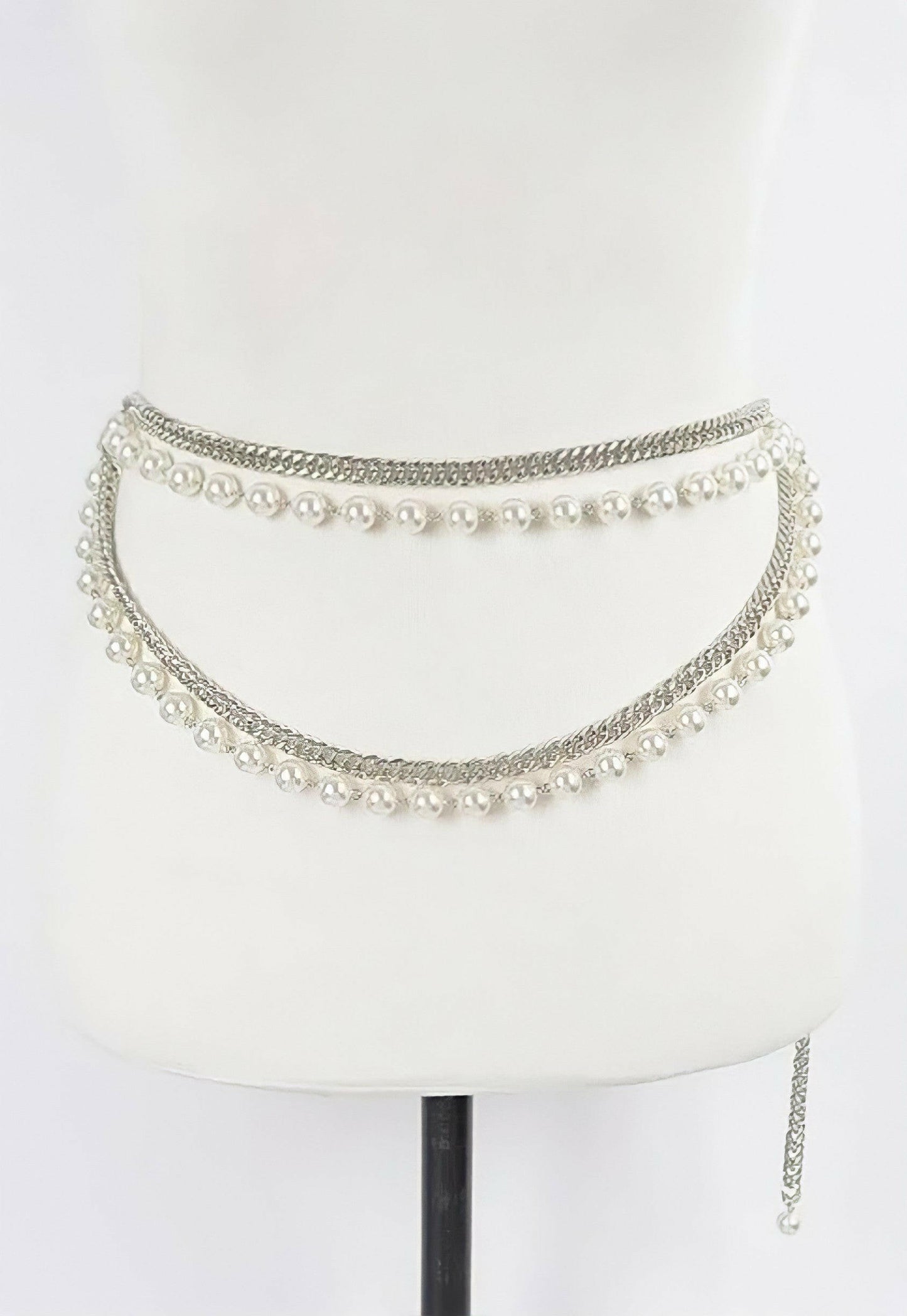 Cinturón a capas con cadena de perlas